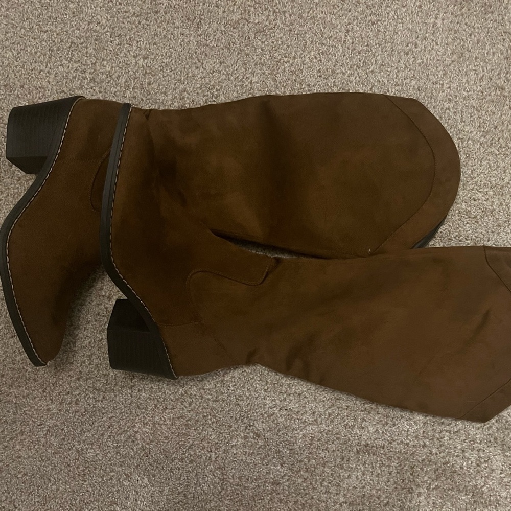 NWOT Trendy Brown Knee High Boots